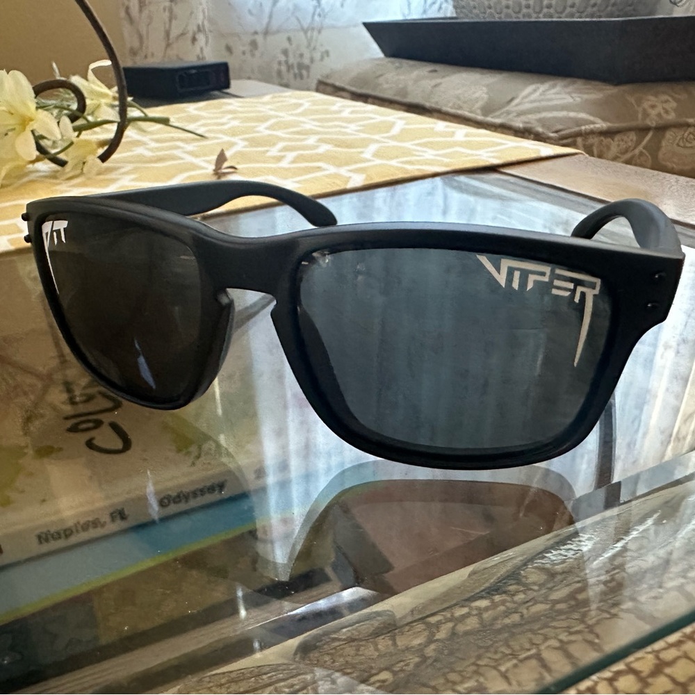 VIPER PIT BLACK SUNGLASSES